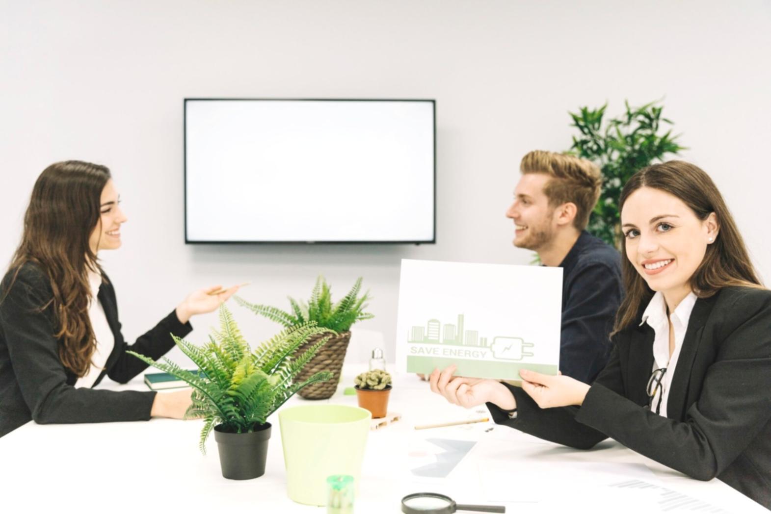 Reunión de asesoría personalizada en oficinas elionraviq